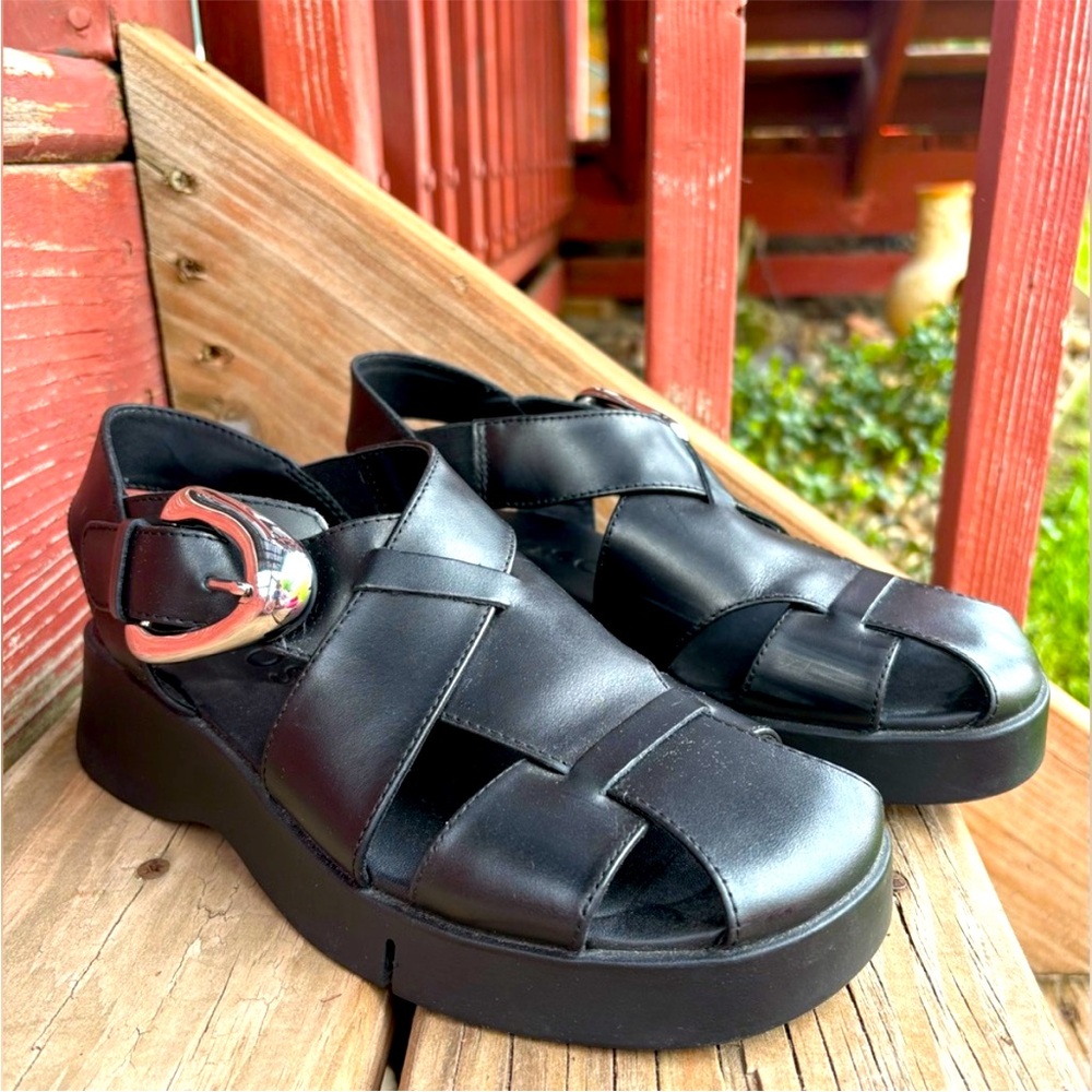 AEROSOLES Fabian Women’s Leather Fisherman Sandals